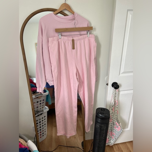 SKIMS Cotton Fleece Women's Pink Lounge Set in Cherry Blossom XL; bottoms NWT - Picture 3 of 6